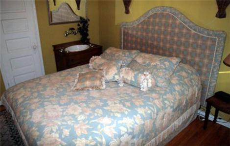 La Boheme Restaurant & B&B Едмънтън Стая снимка