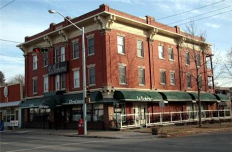 La Boheme Restaurant & B&B Едмънтън Екстериор снимка